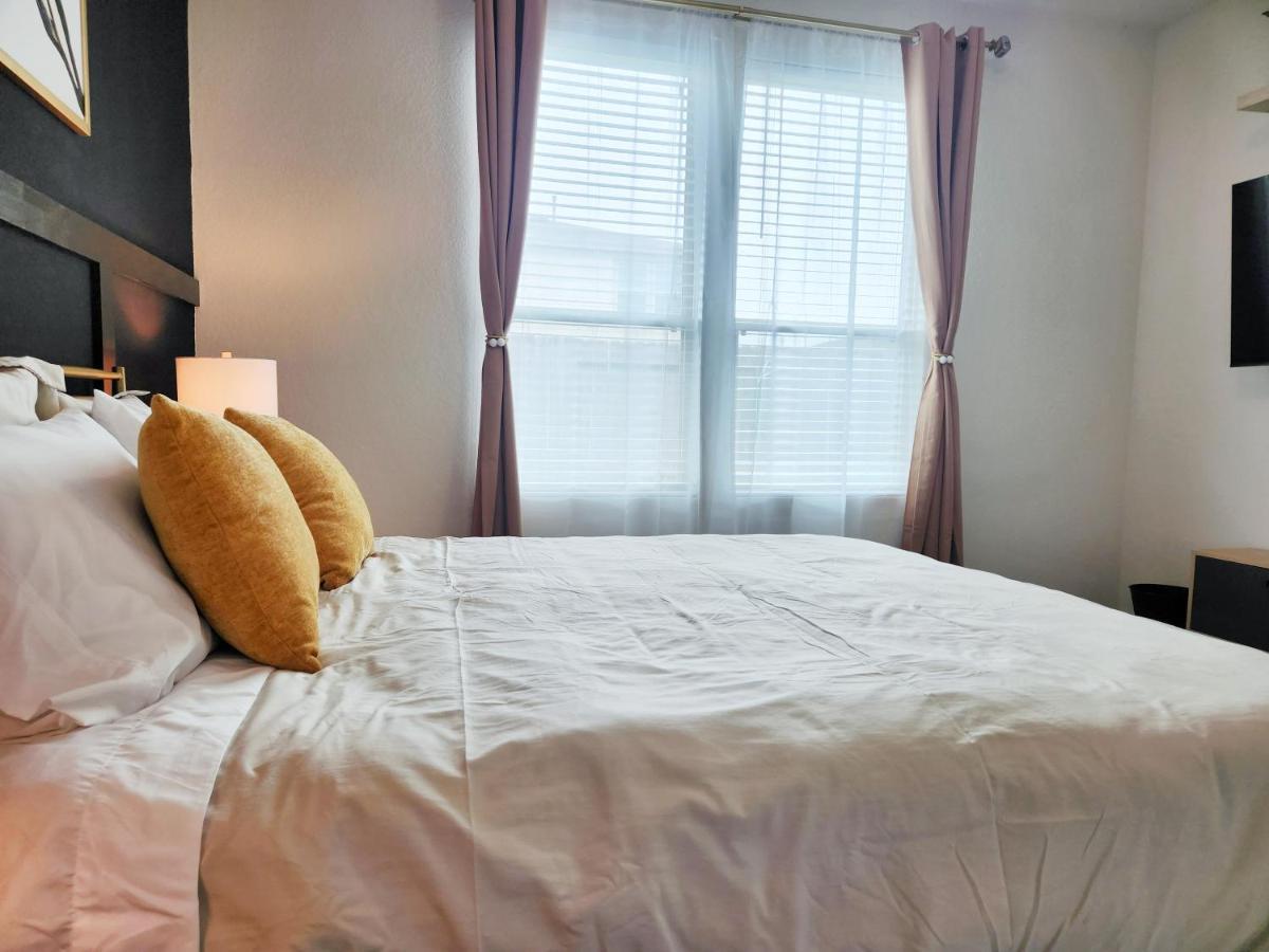 4 Bedroom Home Near Downtown Med Center Nrg Stadium Pearland Skyview Long By Ion Rentals Houston Eksteriør billede