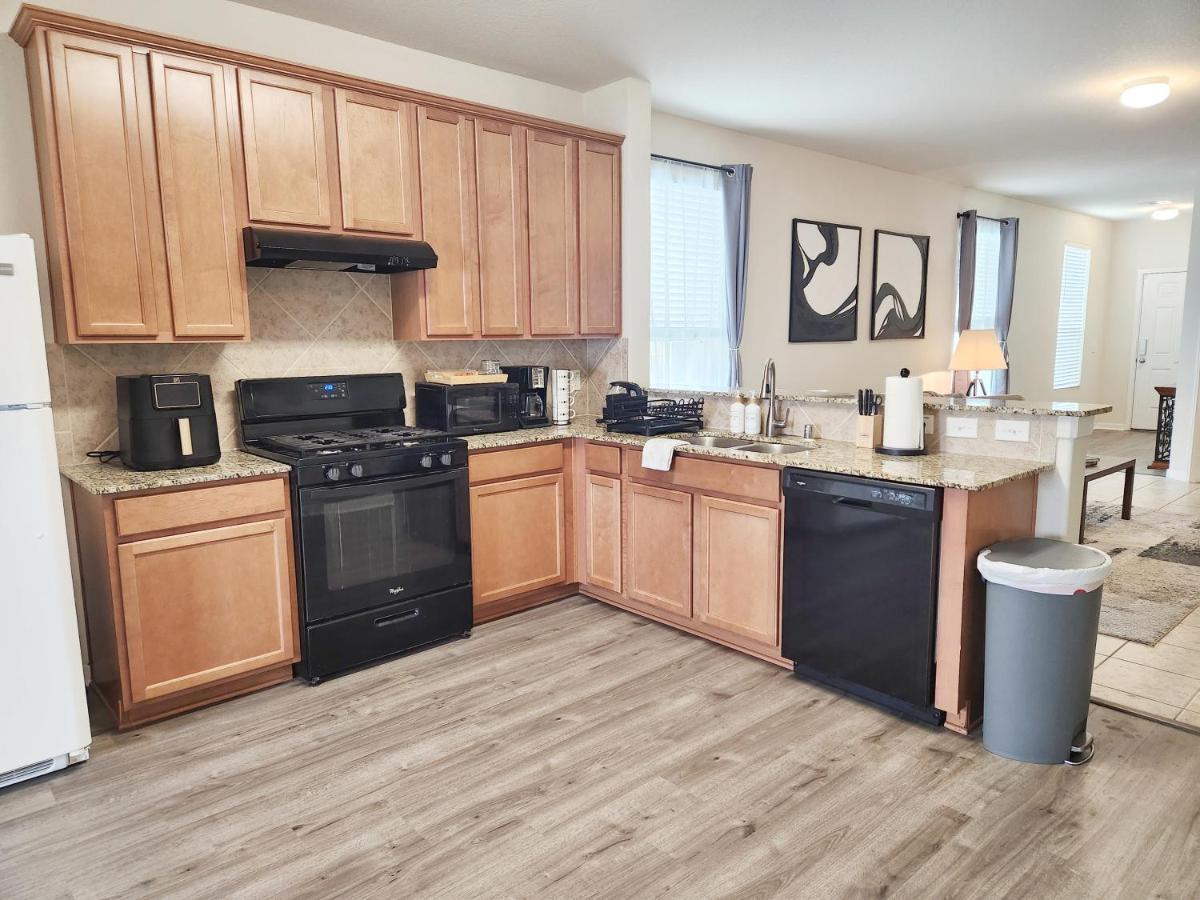 4 Bedroom Home Near Downtown Med Center Nrg Stadium Pearland Skyview Long By Ion Rentals Houston Eksteriør billede