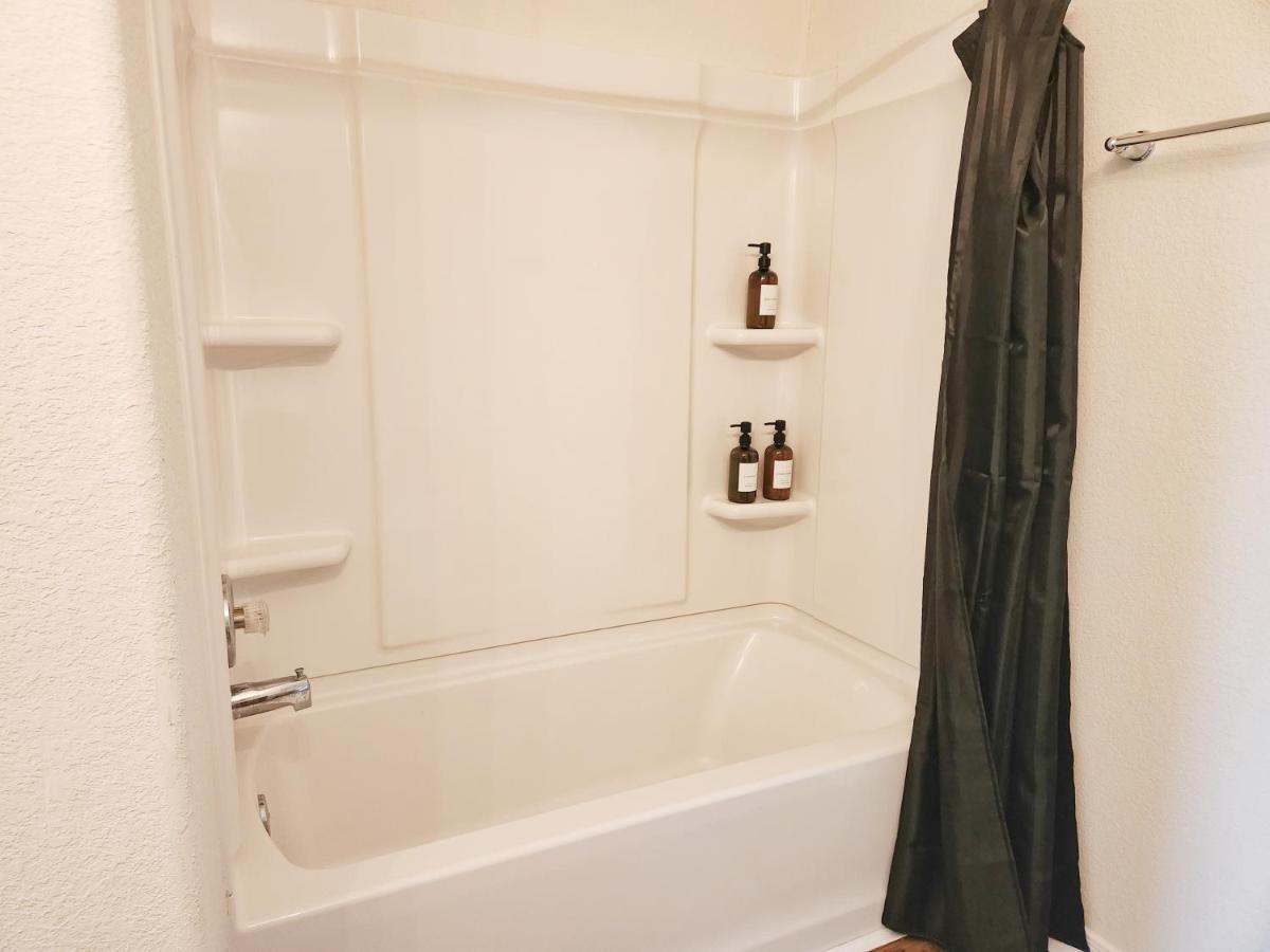 4 Bedroom Home Near Downtown Med Center Nrg Stadium Pearland Skyview Long By Ion Rentals Houston Eksteriør billede